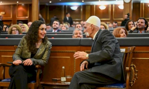 vjosa-osmani-“kuvendon”-me-rifat-jasharin-ne-seancen-solemne-per-17-shkurt