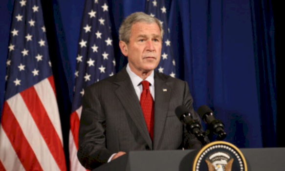 “miremengjesi,-kosova-e-shpalli-pavaresine,-ne-e-njohem”-–-kur-bush-jepte-lajmin-per-shtetin-e-ri