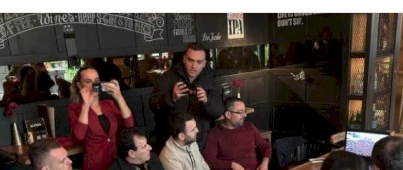 familjaret-e-katershes-se-uck-se-te-bashkuar-e-ndjekin-marshin-nga-haga