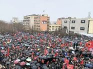 vazhdon-marshi-ne-perkrahje-te-ish-krereve-te-uck-se-ne-hage,-mijera-qytetare-te-pranishem