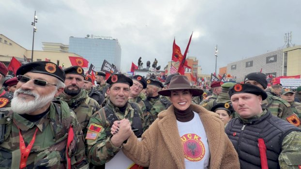 leonora-jakupi-publikon-fotografi-nga-protesta-per-ish-kreret-e-uck-se