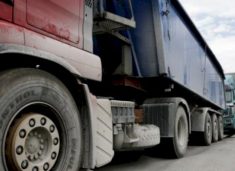 mbyllet-rruga-per-kamionet-ne-pikekalimin-kufitar-nga-mali-i-zi