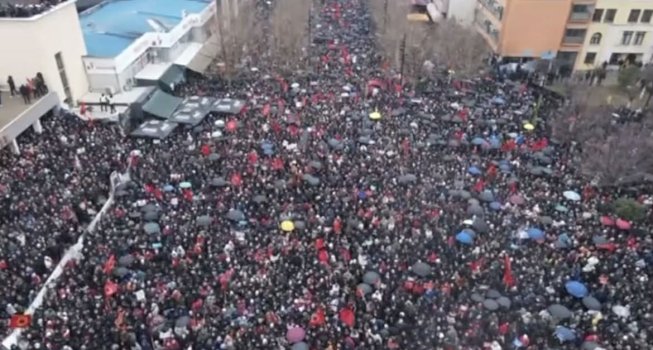 nje-dite-pas-deklaratave-permbyllese-ne-hage,-djali-i-hashim-thacit:-faleminderit-qe-na-mbeshtetet-dhe-nuk-heshtet