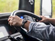 prishtine:-u-kap-duke-perdorur-telefonin-gjate-vozitjes,-i-merret-leja-per-tre-muaj-shoferit-te-autobusit