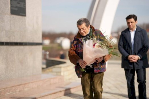 ish-prokurori-kryesor-ne-gjyqin-kunder-millosheviqit-viziton-memorialin-perkujtimor-ne-recak