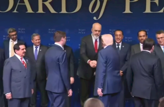 bordi-i-paqes-–-trump-takon-ramen