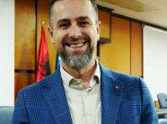 “vendimi-per-ta-ndryshuar-orarin-per-ramazan-u-mor-pas-shume-kerkesave”,-drejtori-e-thote-kete:-askush-s’detyrohet-te-agjeroje