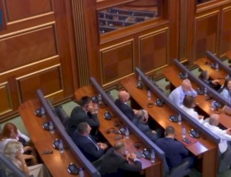 zlatan-elek-jep-doreheqje-nga-pozita-e-deputetit-te-kosoves