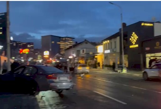 aksident-trafiku-ne-mes-te-dy-veturave,-ende-nuk-dihet-sa-persona-jane-te-lenduar