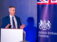 hargreaves:-rrjetet-e-kontrabandes-se-migranteve-po-minojne-sigurine-ne-kosove-dhe-evrope