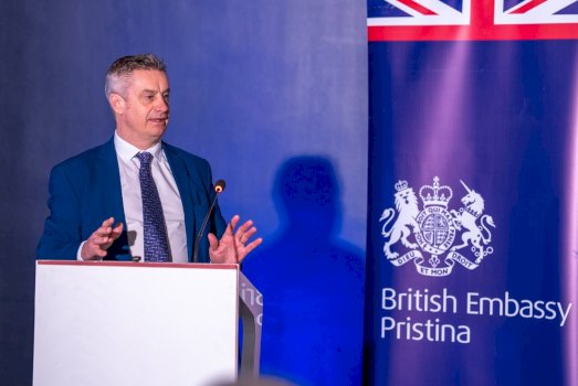 hargreaves:-rrjetet-e-kontrabandes-se-migranteve-po-minojne-sigurine-ne-kosove-dhe-evrope