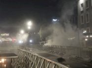 protesta-para-kryeministrise-dhe-kuvendit,-protestuesit-qellojne-me-molotove-dhe-fishekzjarre