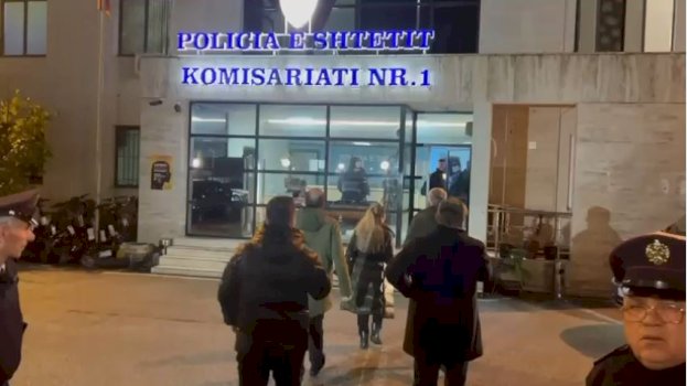 mbi-40-te-shoqeruar-ne-polici-pas-protestes-ne-tirane,-nder-ta-3-te-mitur