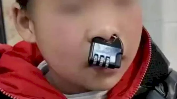 kur-kureshtja-e-vogel-behet-kaq-e-madhe-–-kinezit-i-ngeci-dryni-ne-hunde