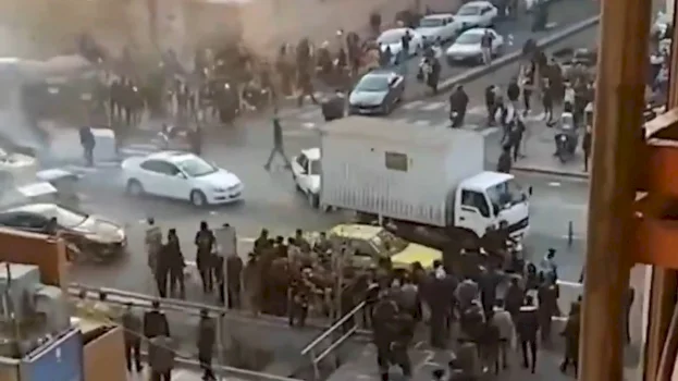 studentet-rifillojne-protestat-masive-kunder-regjimit-ne-iran