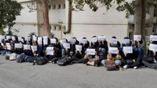 studentet-iraniane-organizojne-protestat-e-para-antiqeveritare-qe-nga-shtypja-vdekjeprurese