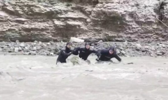 pas-disa-oresh-shpetohet-22-vjecari-qe-u-bllokua-ne-kanionet-e-osumit,-i-shkoi-ne-ndihme-renea’s-per-gjetjen-e-42-vjecarit