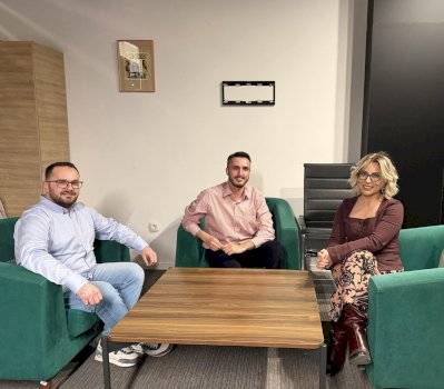 nje-rrefim-i-sinqerte-nga-femijeria-–-labinot-azemi-ben-realitet-endrren-e-tij-me-dokumentarin-e-jetes