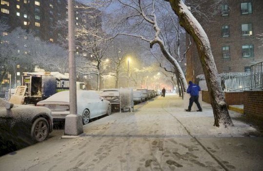 stuhia-e-fuqishme-dimerore-bllokon-shkollat-dhe-transportin-ne-shba