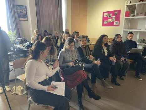 agk-publikon-raportin-per-gjuhen-e-urrejtjes-ndaj-grave-gazetare-ne-rrjetet-sociale