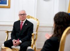 e-perkrahu-publikisht,-por-harry-bajraktari-po-lobon-ne-shba-t’ia-ze-vendin-vjosa-osmanit-ne-presidence