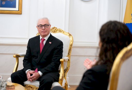 e-perkrahu-publikisht,-por-harry-bajraktari-po-lobon-ne-shba-t’ia-ze-vendin-vjosa-osmanit-ne-presidence