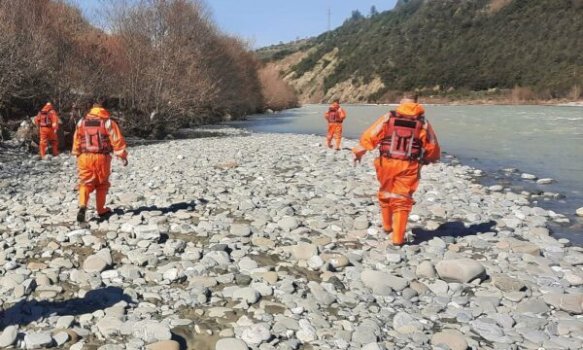 Vazhdojnë kërkimet në lumin Osum për gjetjen e Ilir Kurtit  të angazhuar 70 pjesëtarë të ushtrisë