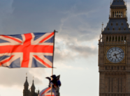 britania-vendos-sanksionet-me-te-medha-ndonjehere-ndaj-rusise-ne-pervjetorin-e-katert-te-luftes