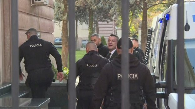 erion-veliaj-mbetet-ne-burg