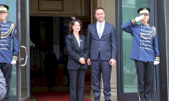 Spiropali nesër në Kosovë, pritet nga Konjufca në mëngjes, më pas mbajnë një konferencë të përbashkët për media