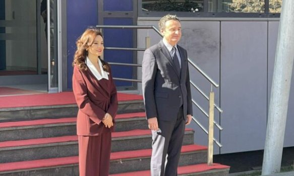 “e-ka-nxjerr-albini-diellin-sot”-–-kurti-komplimentohet-nga-ministrja-spiropali