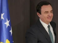 kryeministri-kurti-mban-ore-me-logo-te-hekurudhave-zvicerane:-me-pelqen-shume,-dhurate-nga-ish-presidenti-alain-berset