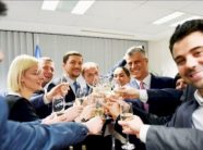 behrami-publikon-foto-nga-dita-kur-thaci-u-zgjodh-president:-sot-i-duhesh-kosoves-me-shume-se-kurre