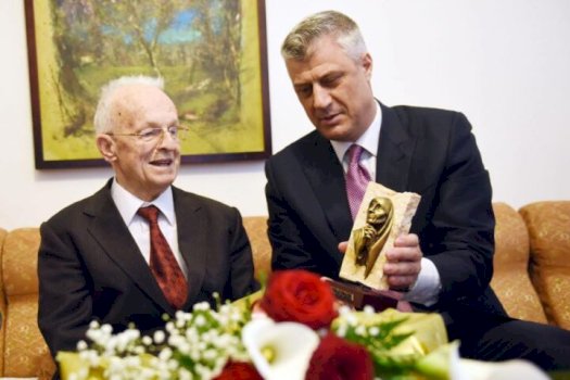 hamza-kujton-90-vjetorin-e-lindjes-se-demacit-dhe-10-vjetorin-e-zgjedhjet-se-thacit-si-president