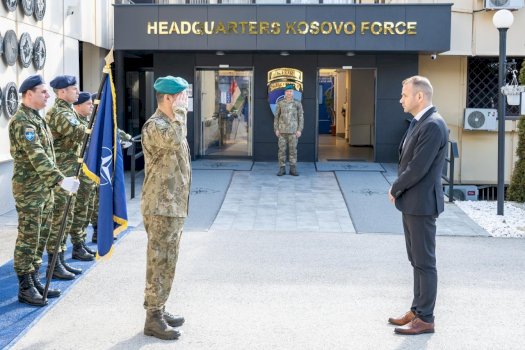 emisari-hungarez-i-shkon-per-vizite-komandantit-te-kfor-it,-flasin-per-sigurine-ne-rajon