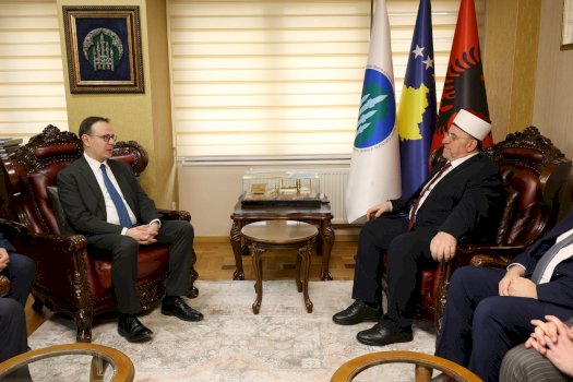 ternava-takohet-me-ambasadorin-turk,-riafirmohet-partneriteti-kosove-turqi