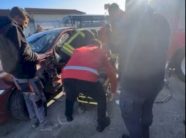 aksident-ne-qerim-te-gjakoves,-zjarrfikesit-nxjerrin-te-lenduarin-nga-vetura