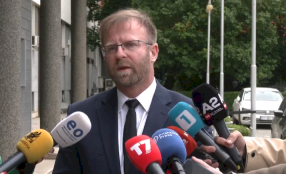 haki-abazi:-albin-kurti-refuzoi-te-diskutoje-per-kosoven-ne-nato