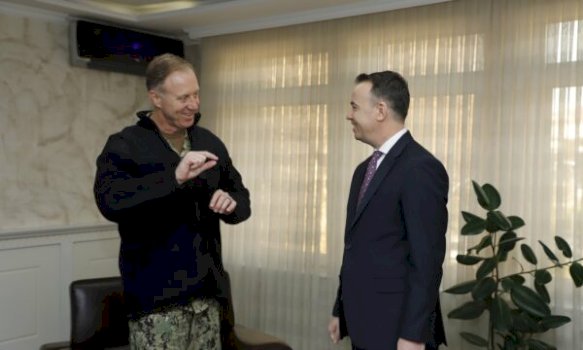 komandanti-i-nato’s-ne-mitrovice,-takohet-me-pecin