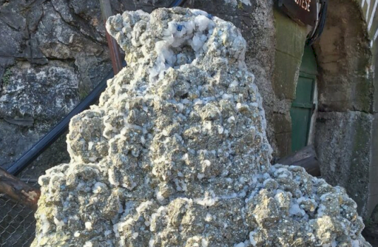 nga-nentoka-e-trepces-nxjerret-nje-kristal-madheshtor