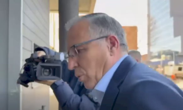 “teme-e-diskutimit-eshte-situata-aktuale-politike”,-bedri-hamza-flet-shkurt-teksa-hyn-ne-kuvend-per-takim-me-kurtin