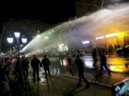 protesta-e-opozites-dhe-djegia-e-viles-se-enver-hoxhes,-policia-arreston-4-persona