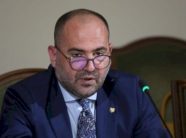 1500-shqiptare-ne-dubai,-ambasadori-kurtezi:-nuk-ka-vend-per-panik