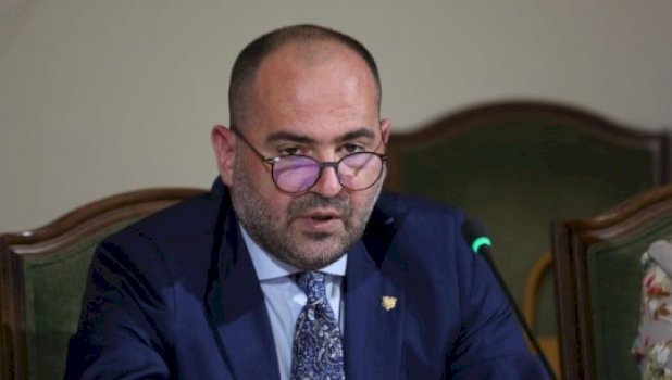 1500-shqiptare-ne-dubai,-ambasadori-kurtezi:-nuk-ka-vend-per-panik