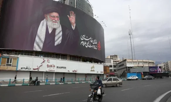 financial-times:-kamerat-e-trafikut-te-teheranit-u-hakuan-para-vrasjes-se-khameneit