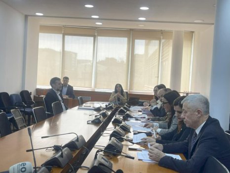 ministri-i-ceku-ne-komisionin-per-arsim