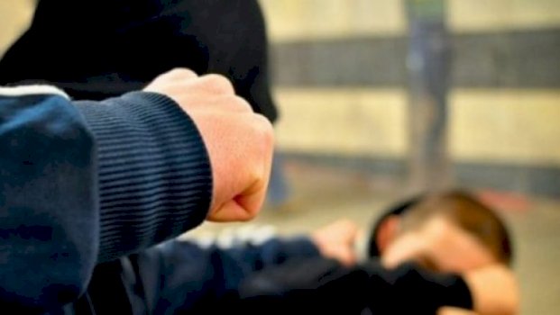 mosmarreveshje-ne-trafik,-dy-persona-rrahen-mes-vete-ne-fushe-kosove