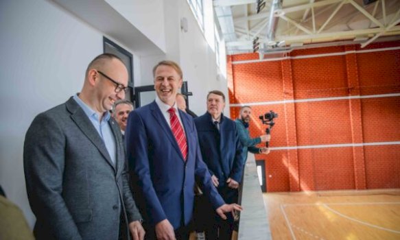 zvecani-behet-me-palester-2.5-milioneshe-te-financuar-nga-be,-orav:-do-i-qendrojme-krah-kosoves-dhe-komuniteteve