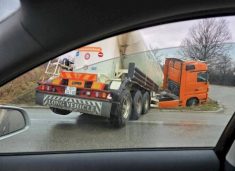 aksident-ne-sllatine,-cisterna-del-jashte-rruges