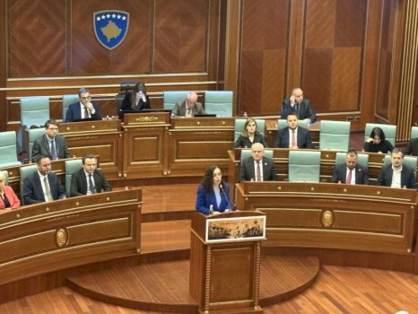 osmani:-sot-kujtojme-momentin-kur-kosova-vendosi-mos-te-jetoje-e-gjunjezuar